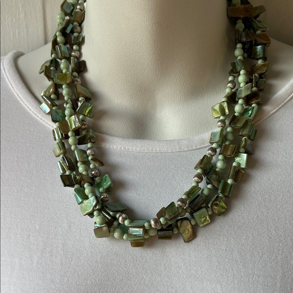 Green Shell Beaded Necklace - Picture 3 of 3